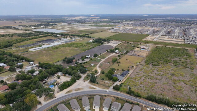 Listing photo id 6 for 6751 Talley