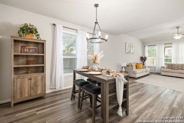 Listing photo id 9 for 1239 Loma Ranch