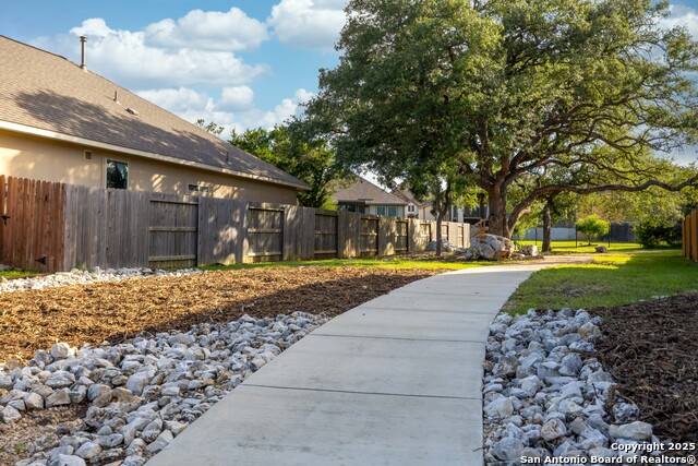 Listing photo id 33 for 1239 Loma Ranch