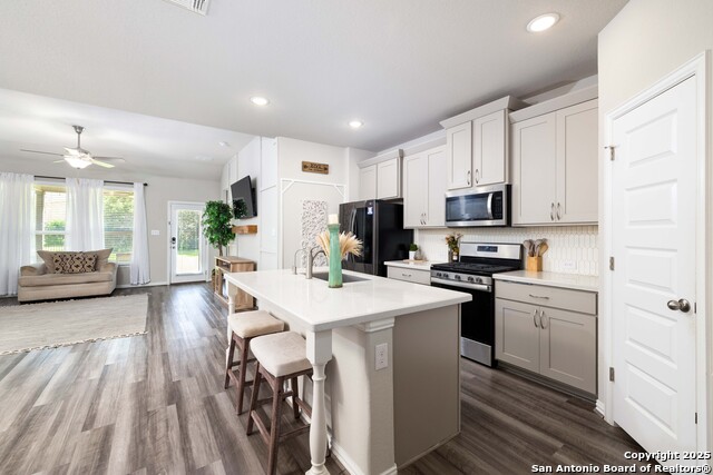 Listing photo id 5 for 1239 Loma Ranch
