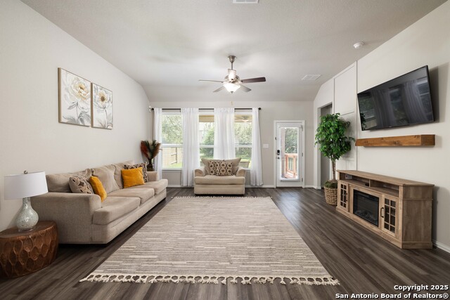 Listing photo id 6 for 1239 Loma Ranch