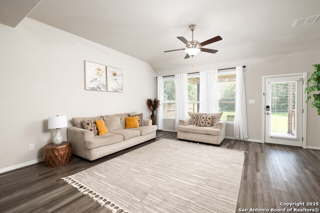 Listing photo id 7 for 1239 Loma Ranch