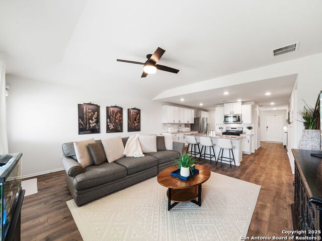 Listing photo id 8 for 3868 Copper River