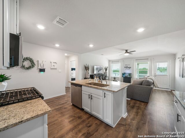 Listing photo id 10 for 3868 Copper River