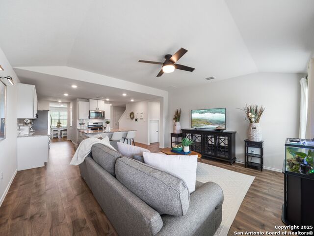 Listing photo id 7 for 3868 Copper River