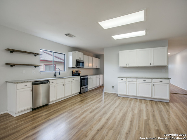 Image 4 of 12 For 8307 Pine Meadow