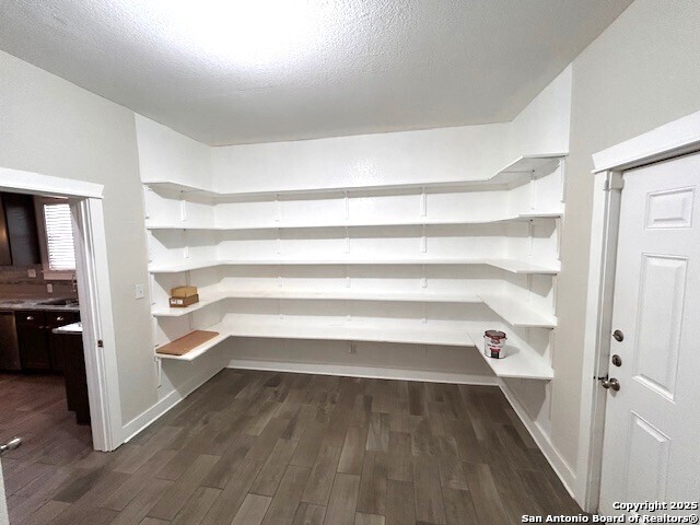 Listing photo id 14 for 1419 Nolan  