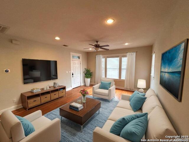 Listing photo id 0 for 1419 Nolan  