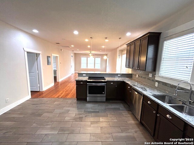 Listing photo id 2 for 1419 Nolan  