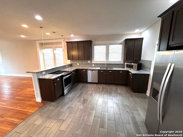 Listing photo id 3 for 1419 Nolan  