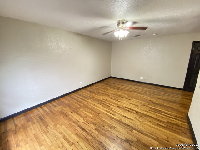 Image 2 of 9 For 211 Natalen Ave  205