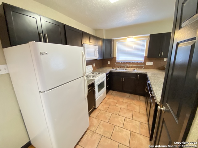 Image 4 of 9 For 211 Natalen Ave  205