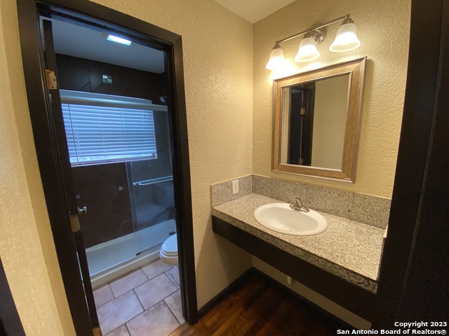 Image 6 of 9 For 211 Natalen Ave  205