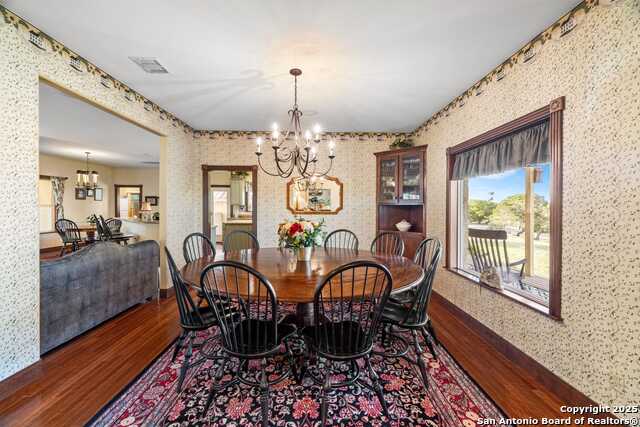 Listing photo id 16 for 247 Huntleigh Rd