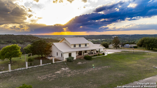 Listing photo id 0 for 247 Huntleigh Rd