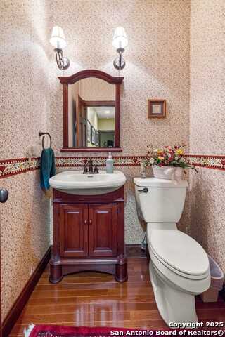 Listing photo id 21 for 247 Huntleigh Rd