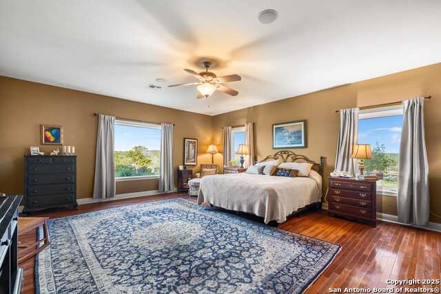 Listing photo id 22 for 247 Huntleigh Rd