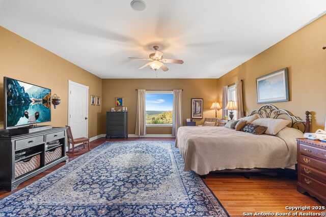 Listing photo id 23 for 247 Huntleigh Rd