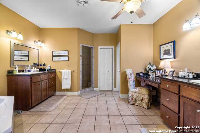 Listing photo id 24 for 247 Huntleigh Rd