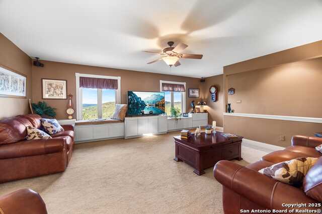 Listing photo id 29 for 247 Huntleigh Rd