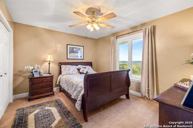 Listing photo id 32 for 247 Huntleigh Rd