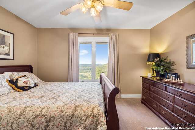 Listing photo id 33 for 247 Huntleigh Rd