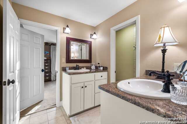 Listing photo id 34 for 247 Huntleigh Rd