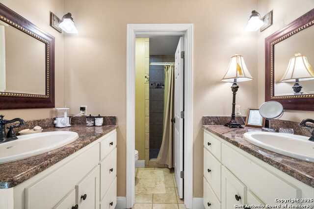 Listing photo id 35 for 247 Huntleigh Rd