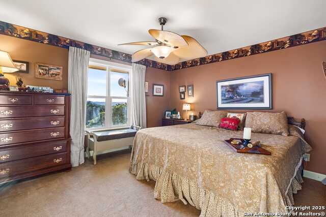 Listing photo id 36 for 247 Huntleigh Rd