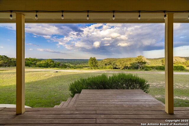 Listing photo id 37 for 247 Huntleigh Rd