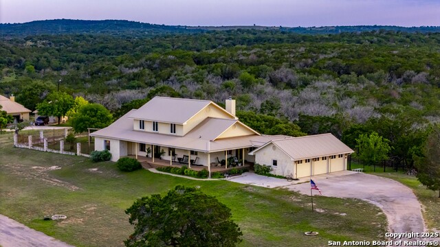 Listing photo id 4 for 247 Huntleigh Rd