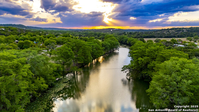 Listing photo id 5 for 247 Huntleigh Rd