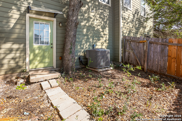 Image 17 of 18 For 6410 Summit Oak 3