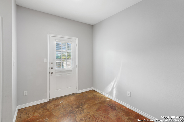 Image 5 of 18 For 6410 Summit Oak 3