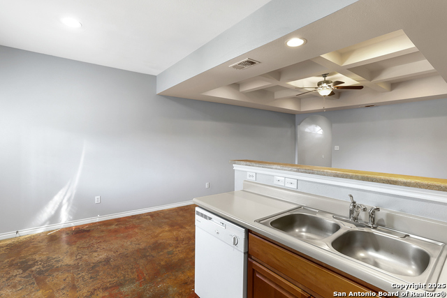 Image 8 of 18 For 6410 Summit Oak 3