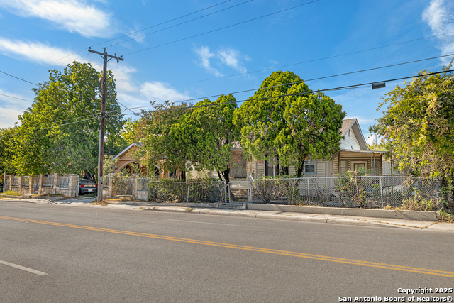 Details for 3523 Martin W, San Antonio, TX 78207