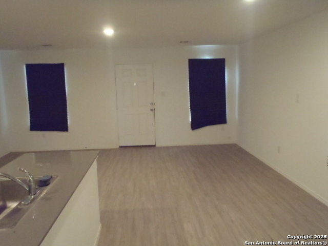 Listing photo id 12 for 14411 Source