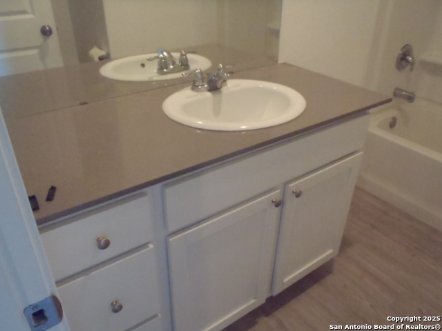 Listing photo id 14 for 14411 Source