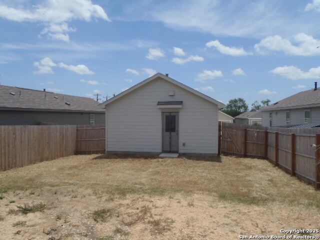 Listing photo id 6 for 14411 Source