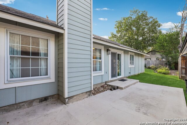 Image 20 of 33 For 12018 Stoney Dr