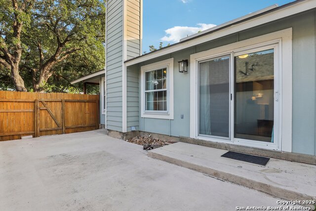 Image 21 of 33 For 12018 Stoney Dr