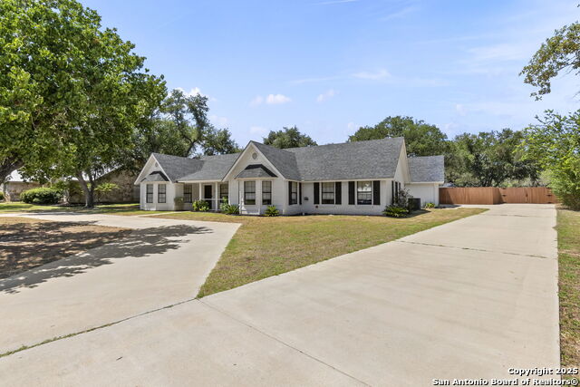 Image 3 of 39 For 1616 Continental Dr W
