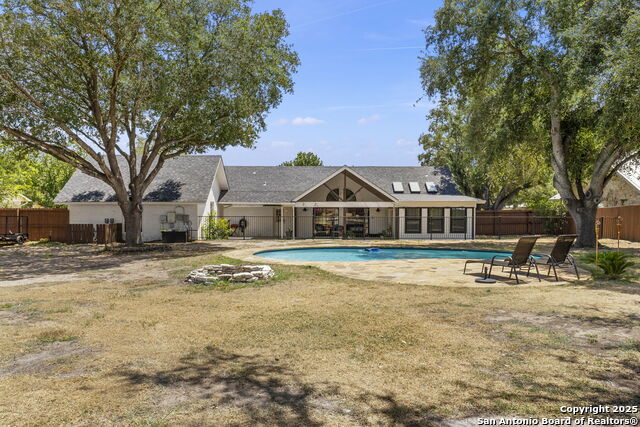 Image 33 of 39 For 1616 Continental Dr W