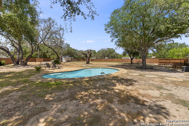 Image 34 of 39 For 1616 Continental Dr W