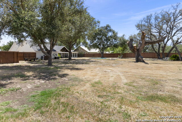 Image 35 of 39 For 1616 Continental Dr W
