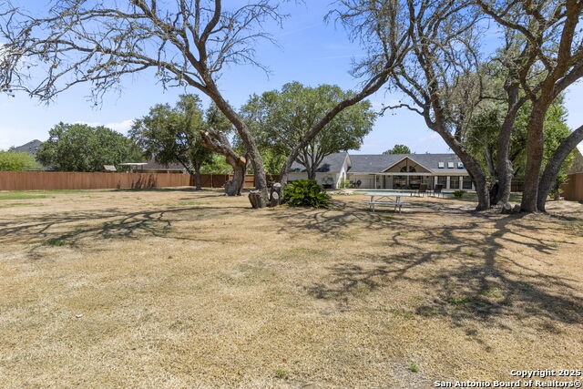 Image 36 of 39 For 1616 Continental Dr W