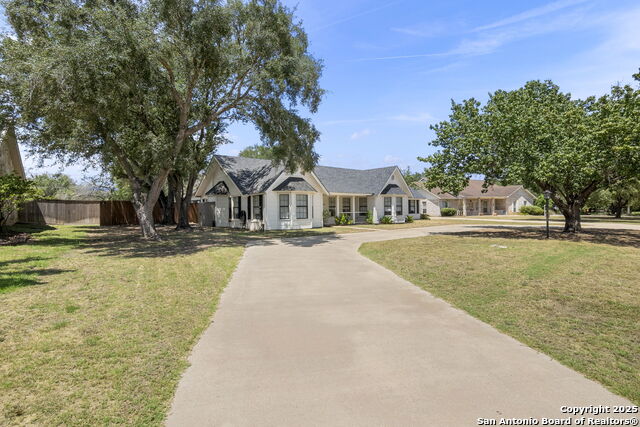 Image 4 of 39 For 1616 Continental Dr W