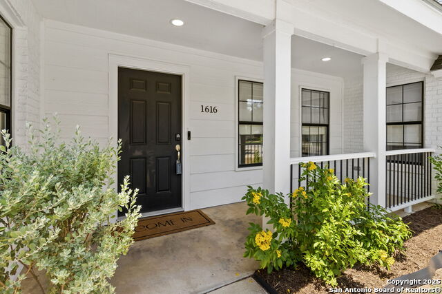 Image 5 of 39 For 1616 Continental Dr W