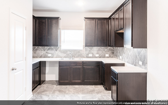 Image 4 of 9 For 10714 Willow Dale