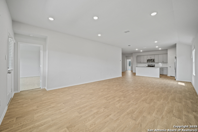 Listing photo id 8 for 465 Payton